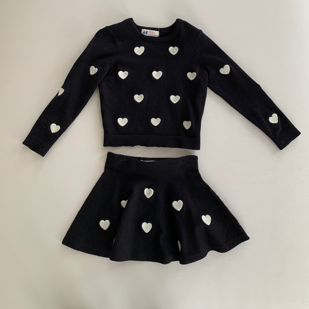 H&M girls knit skirt & sweater set (size 2-4)